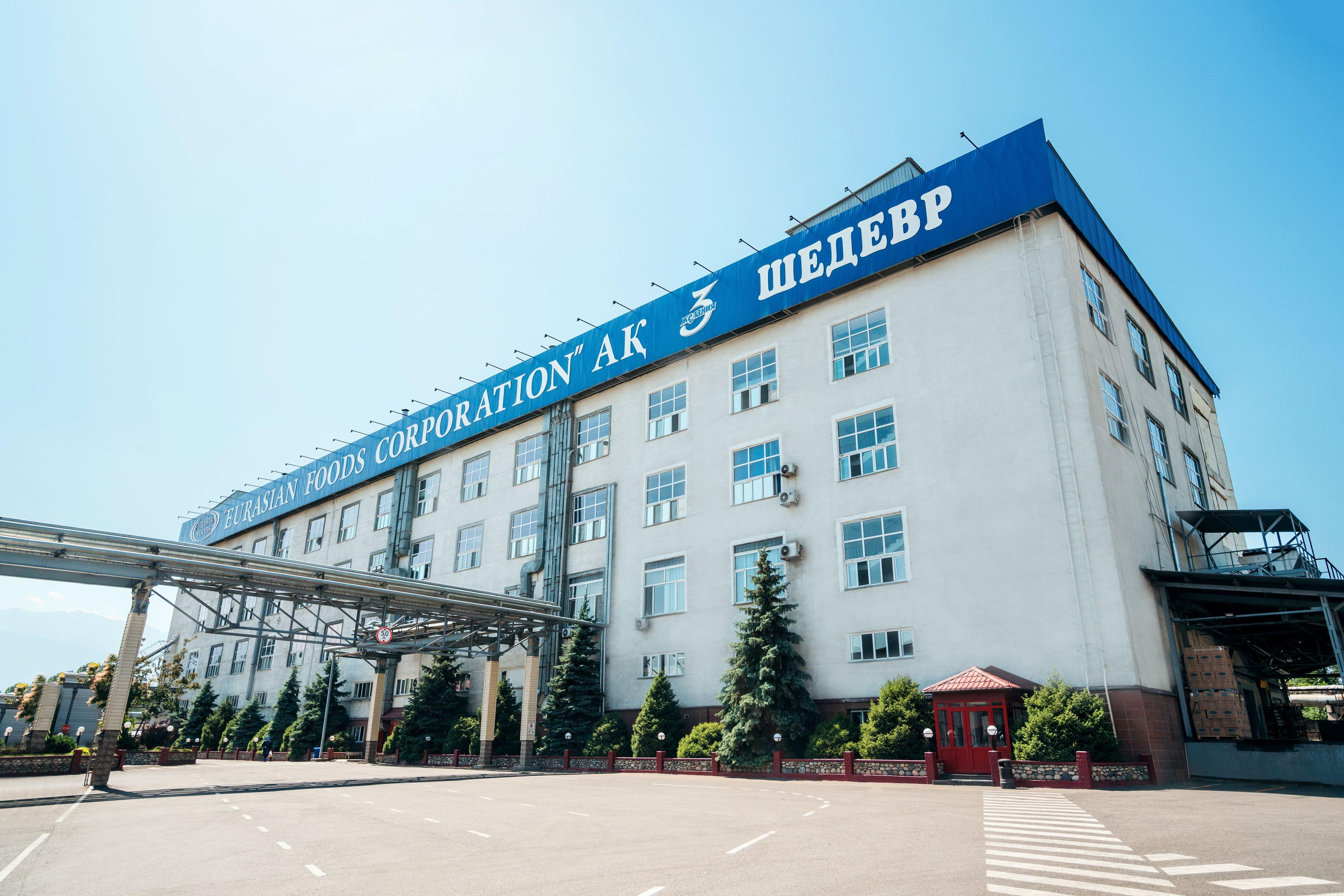 3500 сотрудников